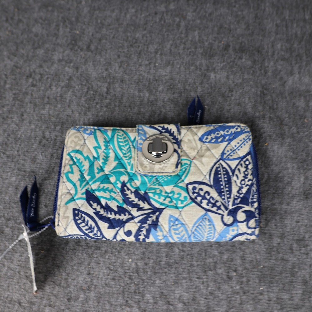Vera Bradley Wallet Womens One Size Blue Floral Quilted Zip Around Turnlock - Picture 2 of 7